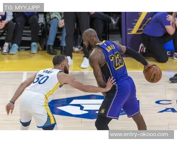 12月23日湖人与勇士精彩对决直播全程回顾与分析